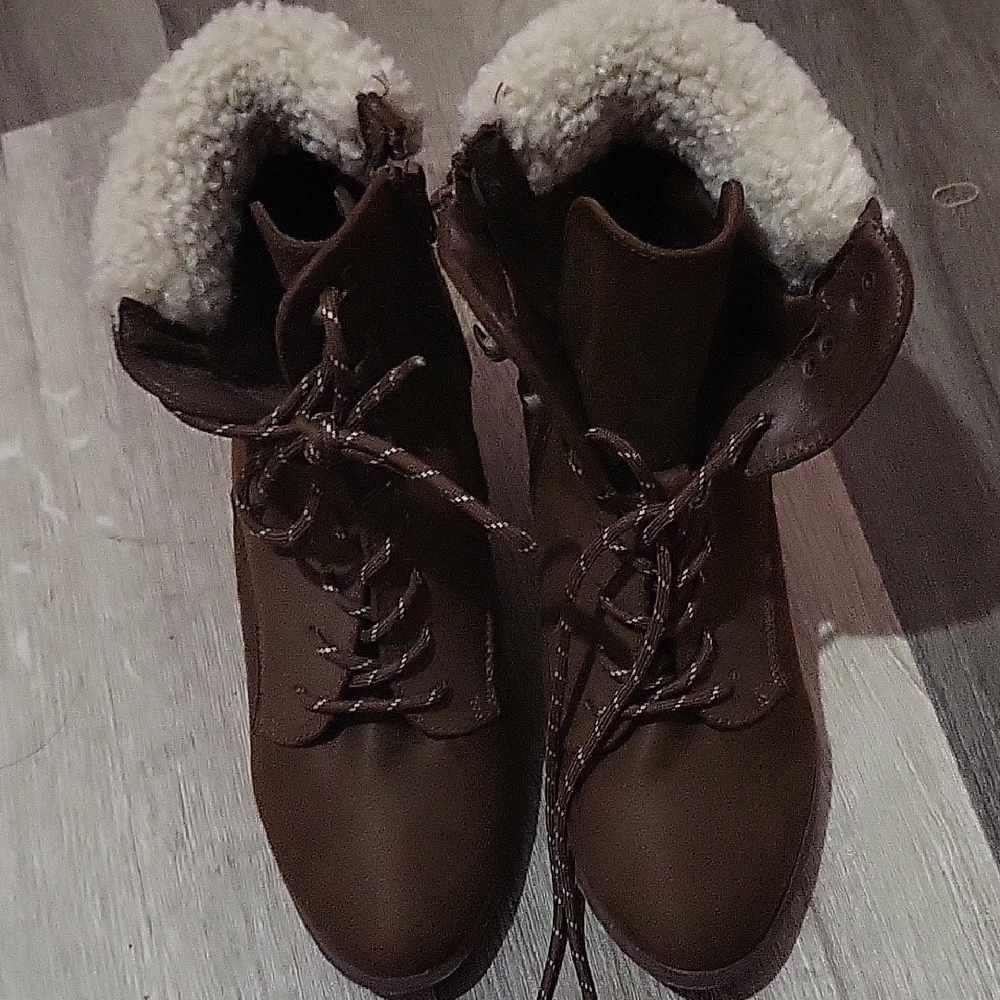 XOXO Brown Winter Lace-Up Boots